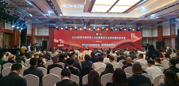 發布會上，重慶對外經貿學院副校長周明星宣讀賀信。重慶對外經貿學院供圖