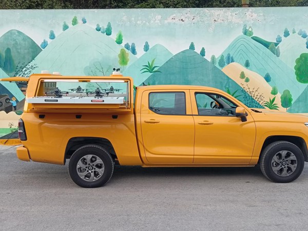 四架多旋翼無人機依次開展巡檢工作。國網重慶永川供電公司供圖