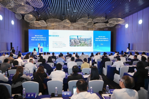 江北區在現場開展招商推介。江北區委宣傳部供圖