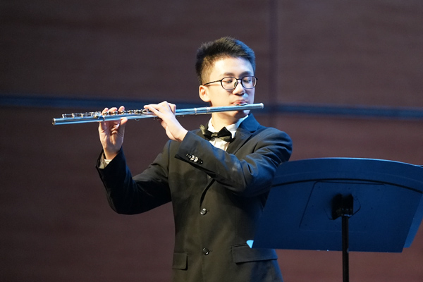 獨奏表演。學校供圖