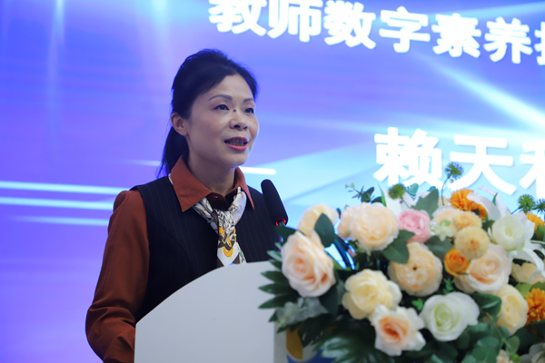 賴天利致辭。大渡口幼兒園供圖