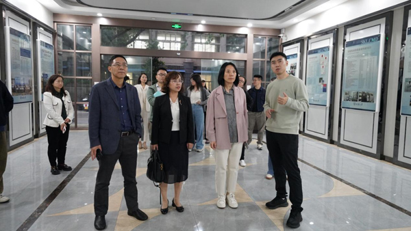 媒體一行參觀煤礦災害動力學與控制全國重點實驗室。重慶大學供圖