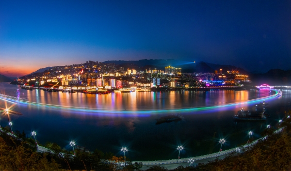 巫山城市夜景。巫山縣委宣傳部供圖