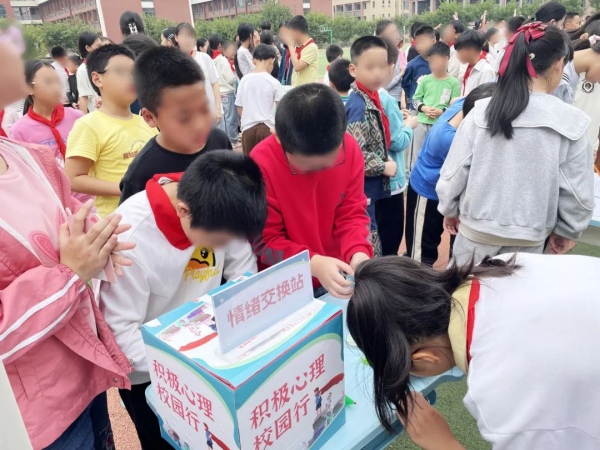 “情緒交換站”活動現場。重慶小米熊兒童醫院供圖