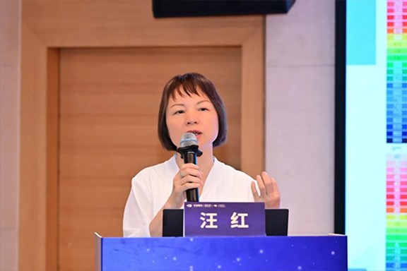 汪紅授課現場。重慶華廈眼科醫院供圖