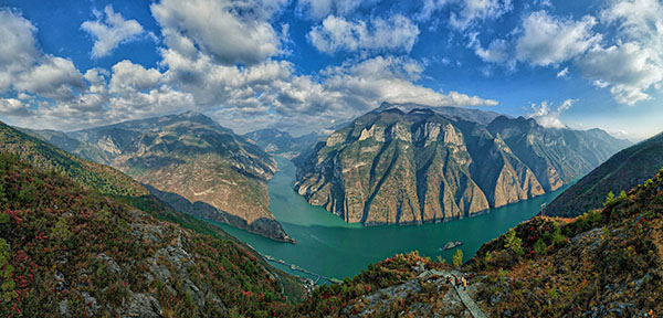 滿山紅葉映三峽。重慶市文化和發展委員會供圖