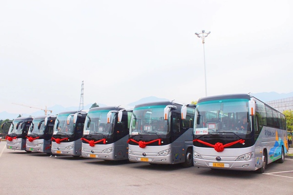 渝鄰雙城巴士開通儀式。重慶物流集團供圖