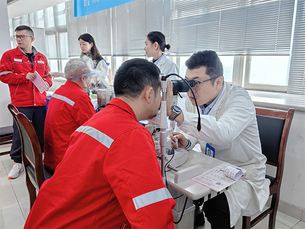 義診現場。重慶普瑞眼科醫院供圖