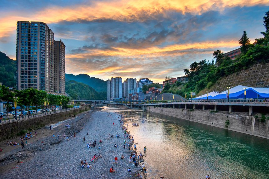 人水和諧。張其輝攝