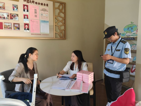 書記接待日，收集居民意見建議。受訪者供圖