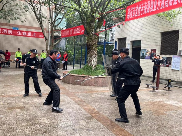 開展反恐應急演練。開展反恐應急演練