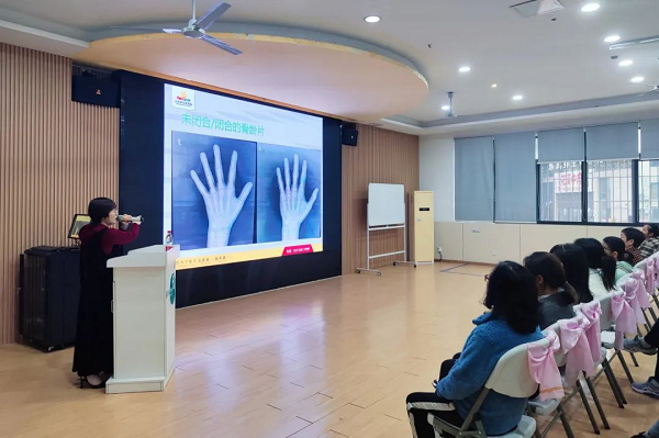 才兒坊幼兒園生長發育健康講座現場。重慶小米熊兒童醫院供圖