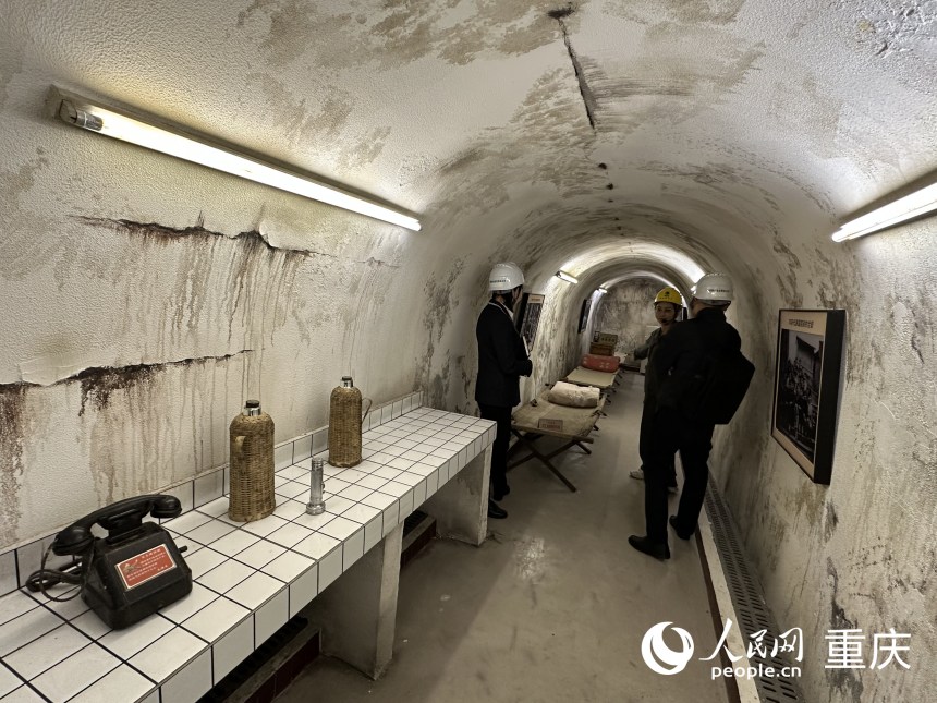 以前運維人員值班時的“宿舍”。人民網記者 劉政寧攝