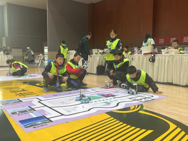 選手在賽場上調試。蔣海濤攝