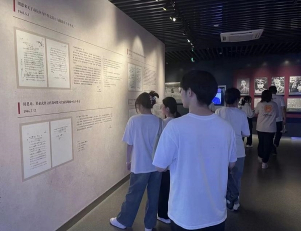 學生實地參觀學習。重慶交通大學供圖