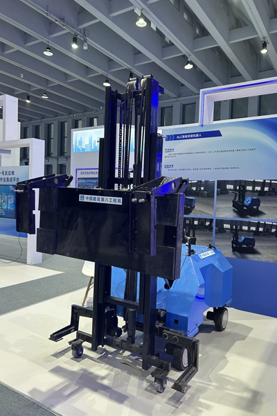 ALC條板安裝機器人。唐鑫攝