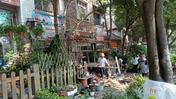 現場拆除違法建筑。荔枝街道供圖