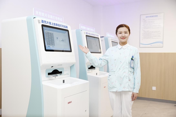 智慧服務現場。重慶西區醫院供圖