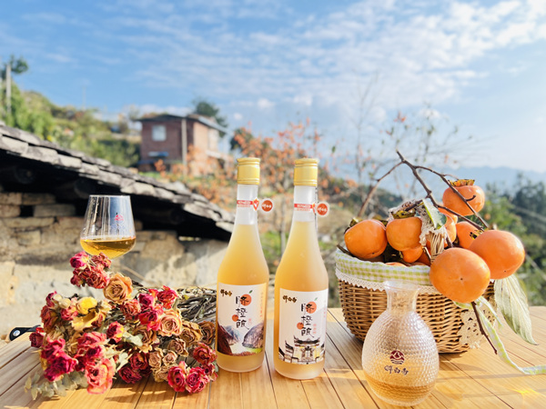 重慶夔鳳酒業有限公司的果酒產品“臍橙釀”。受訪者供圖