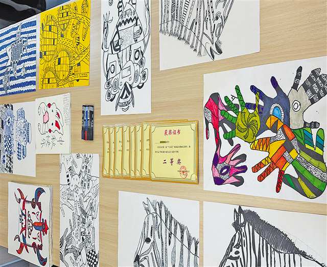 長壽區晟霖學校學生創作的美術作品。記者 何春陽 攝/視覺重慶