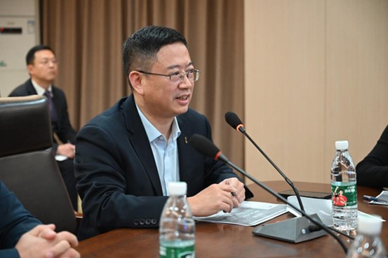 袁洪峰致辭。重慶愛爾眼科醫院總院供圖