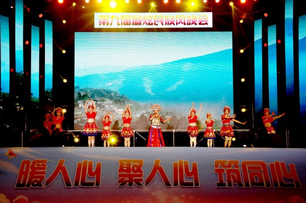 五里店街道最炫民族風晚會現場。曹檢攝