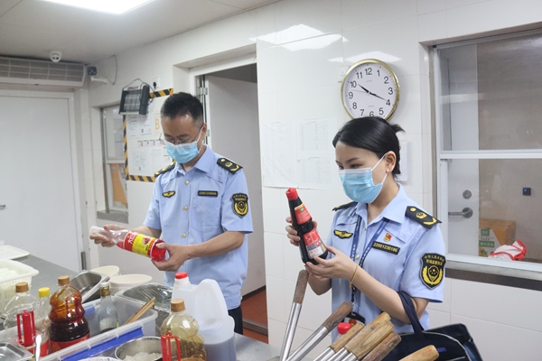 渝北區市場監管局開展校園食品安全專項檢查。渝北區市場監管局供圖