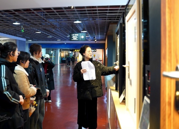 學生在美心集團參與研學活動。企業供圖