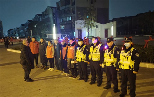 應急救援隊伍。德感街道供圖 第1眼TV-華龍網發