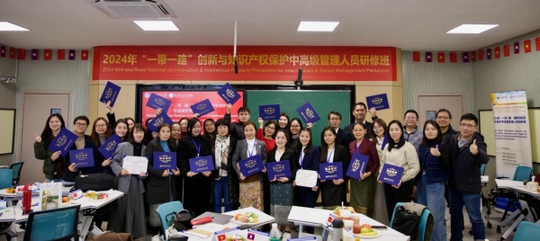 結業儀式現場合影。重慶理工大學供圖