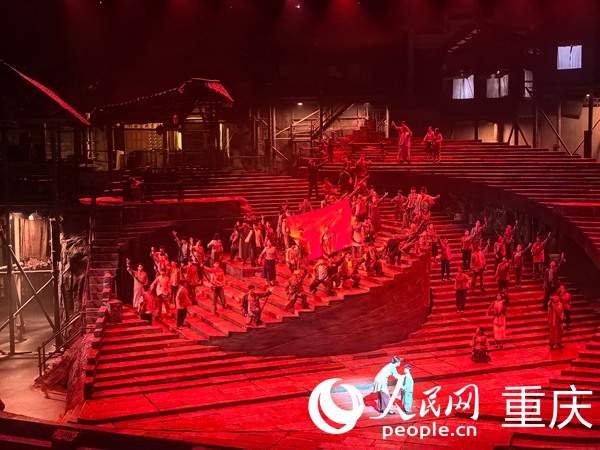 舞臺劇《重慶·1949》。人民網記者 馮文彥攝