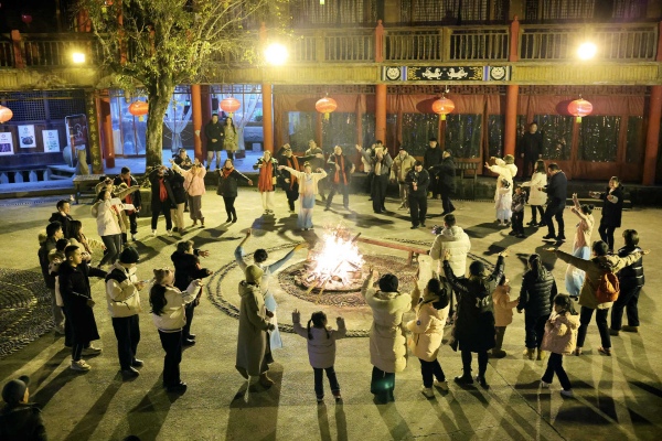 車主們載歌載舞。主辦方供圖