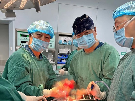 手術中。重慶松山醫院供圖