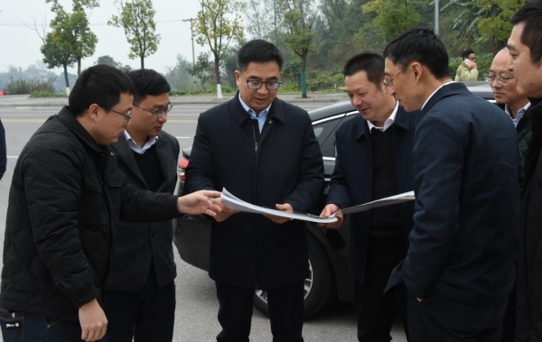 重慶市委教育工委書記、市教委主任劉宴兵調研考察現場。重慶工貿職業技術學院供圖