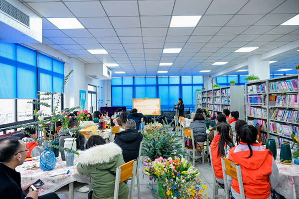 花藝育心課程體驗。渝北區和合家園小學校供圖