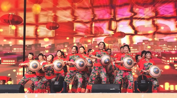 “村晚”現場。姜家鎮供圖