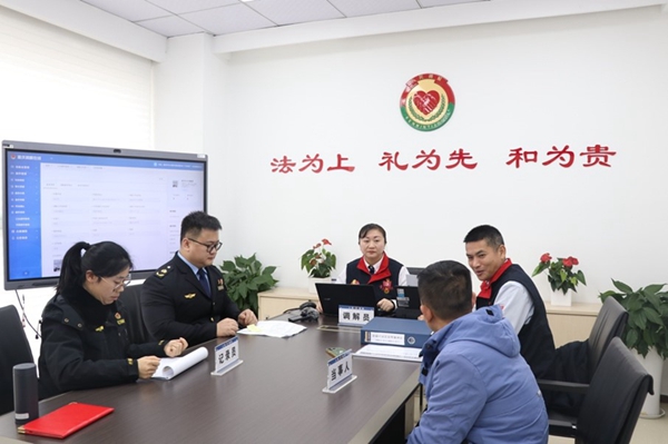 1月3日調解現場。李銘旭攝