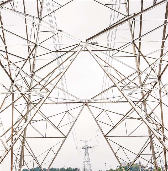 一月八日，“疆電入渝”哈密—重慶±800千伏特高壓直流輸電線路工程（重慶段）全線貫通。記者 張錦輝 攝\視覺重慶