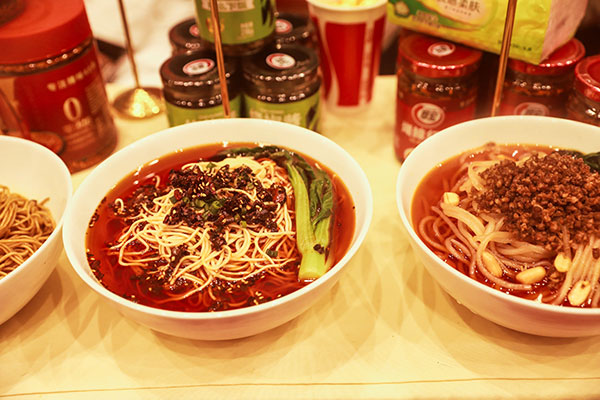 現場展示的重慶小面。重慶市小面協會供圖