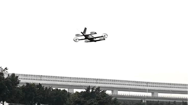 卓越3號明月湖成功首飛。兩江協同創新區供圖