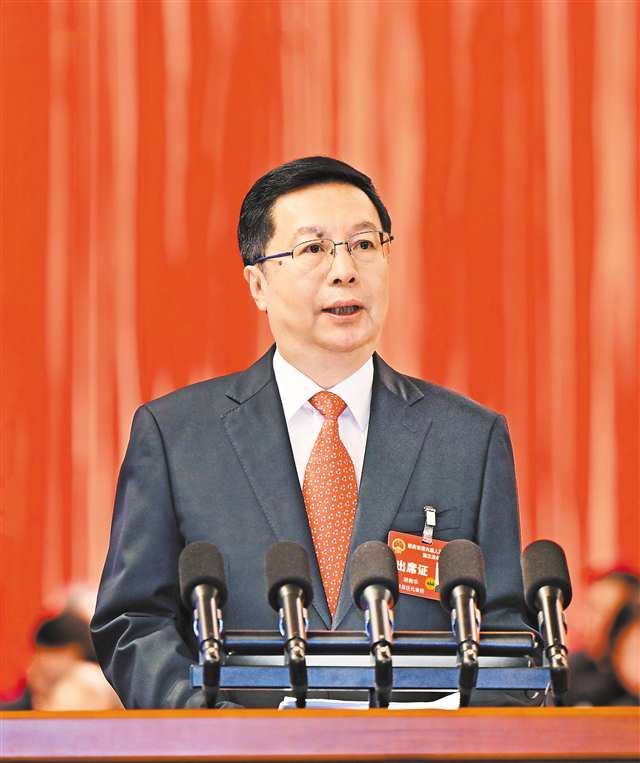 　1月19日上午，重慶市人民大禮堂，重慶市第六屆人民代表大會第三次會議開幕。市長胡衡華作政府工作報告。記者 熊明 齊嵐森 攝/視覺重慶