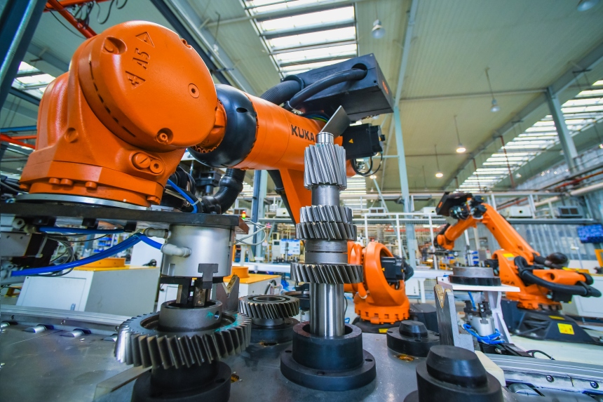 工業園區里，“綦江造”齒輪正在加快制造。陳星宇攝