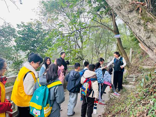 一路歡聲笑語?；顒又鬓k方供圖