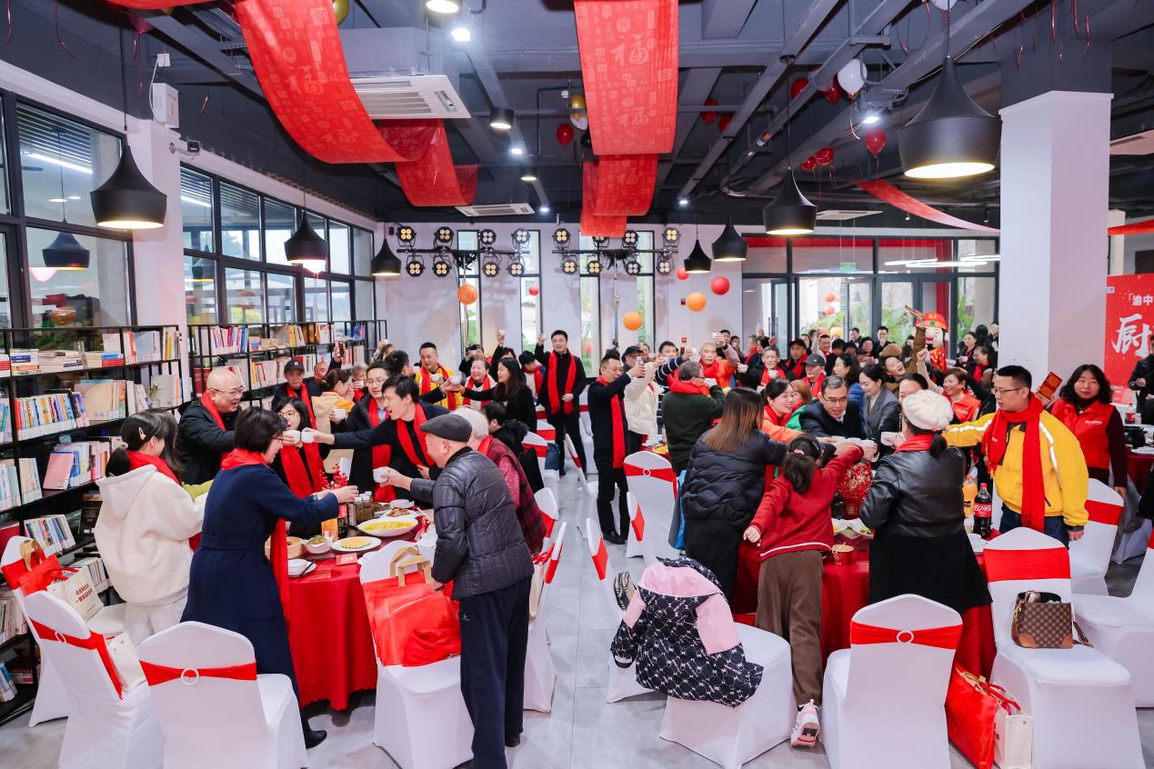 年夜飯現場。覃宇攝