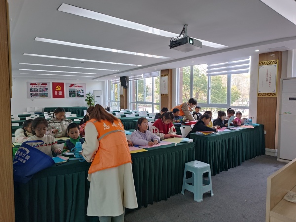 公益托管班。黃小亞攝