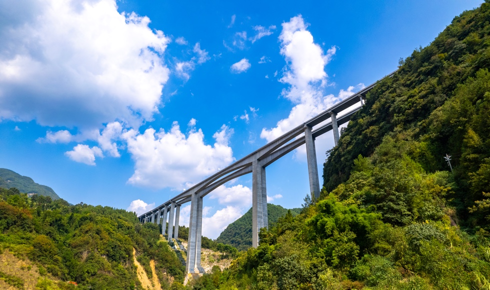 巫云開高速。譚開聞攝