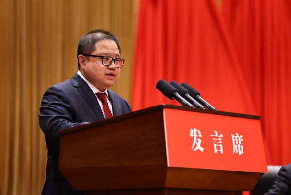 重慶智飛生物制品股份有限公司副董事長、總裁蔣凌峰在會上發言。江北區委宣傳部供圖