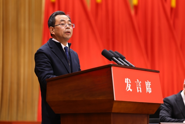 重慶小米消費金融有限公司黨委書記、總裁曹子瑋在會上發言。江北區委宣傳部供圖