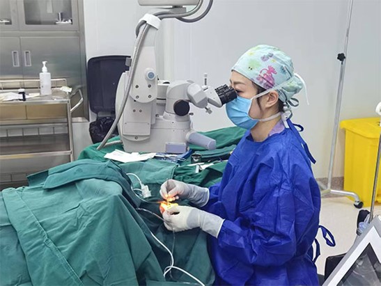 手術現場。重慶南坪愛爾眼科醫院供圖