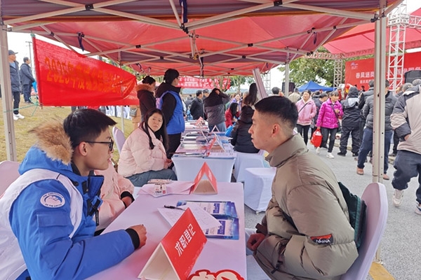 招聘活動現場。重慶高新區政務服務和社會事務中心供圖